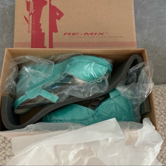 Re-Mix Paseo Wedge Peep Toe Sandal - Picture 4 of 7